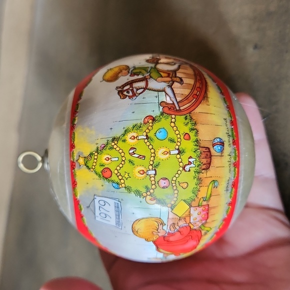 Vintage 1979 Hallmark Unbreakable Satin Ornament Joan Walsh Anglund - Picture 5 of 8